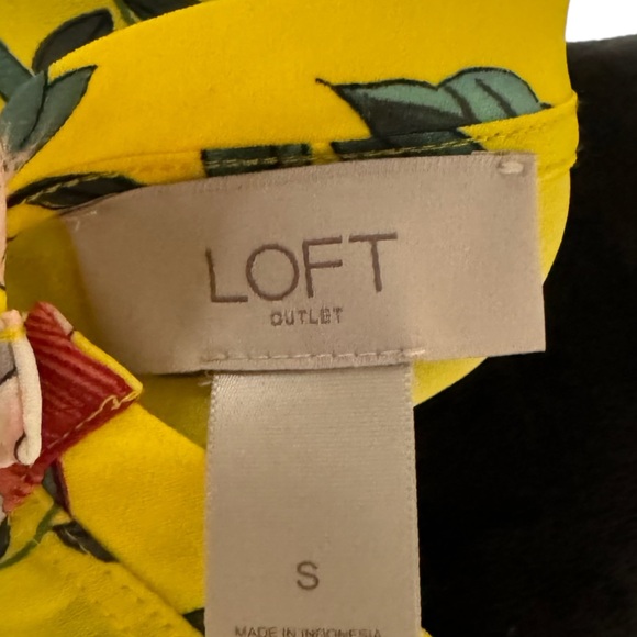 NWOT LOFT Women’s Blouse short sleeves - Picture 4 of 5